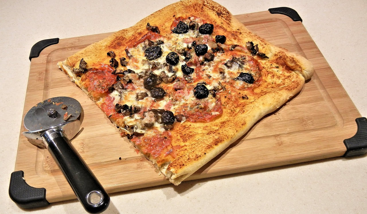 Pizza in teglia a lunga lievitazione: i tempi che nessuno spiega