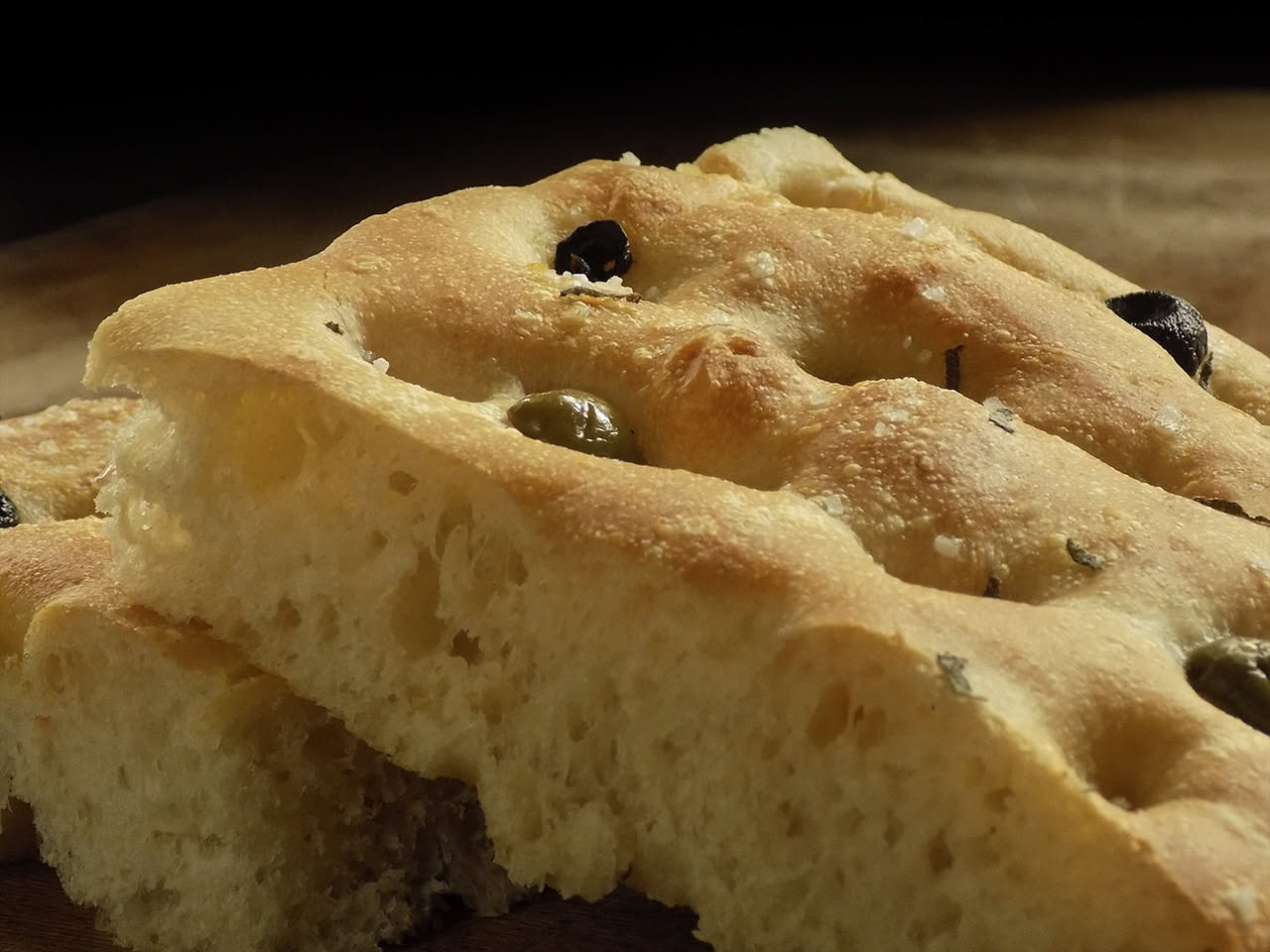 Focaccia genovese: quanto olio serve davvero