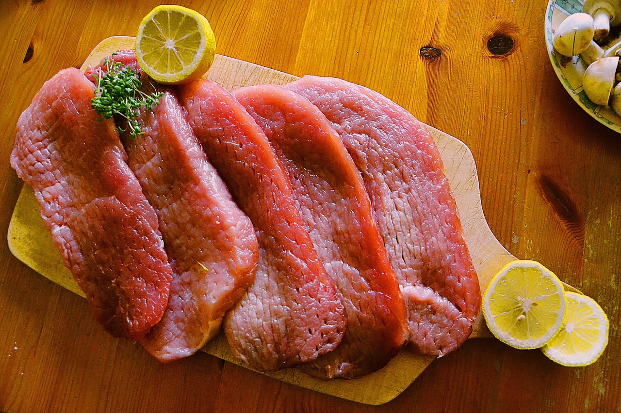 Scaloppine al limone: cottura veloce che non secca la carne