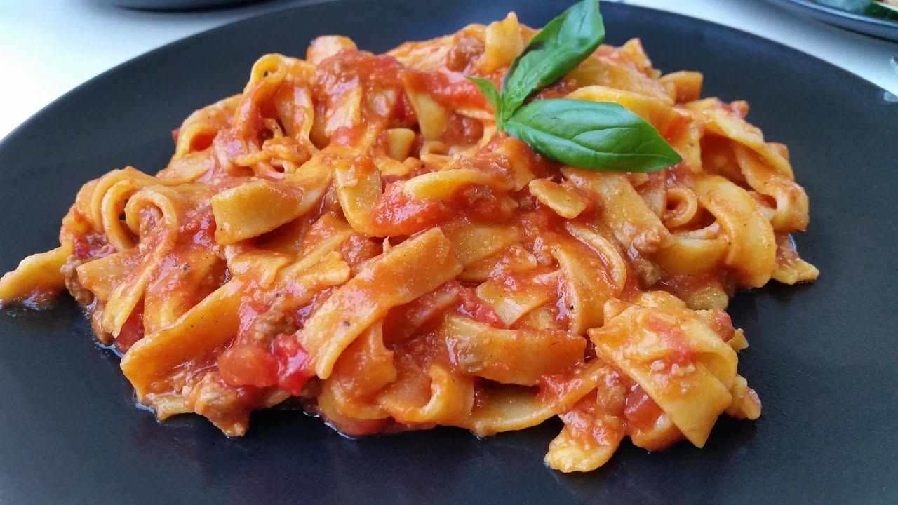 Tagliatelle al ragù: perché il soffritto lento cambia tutto