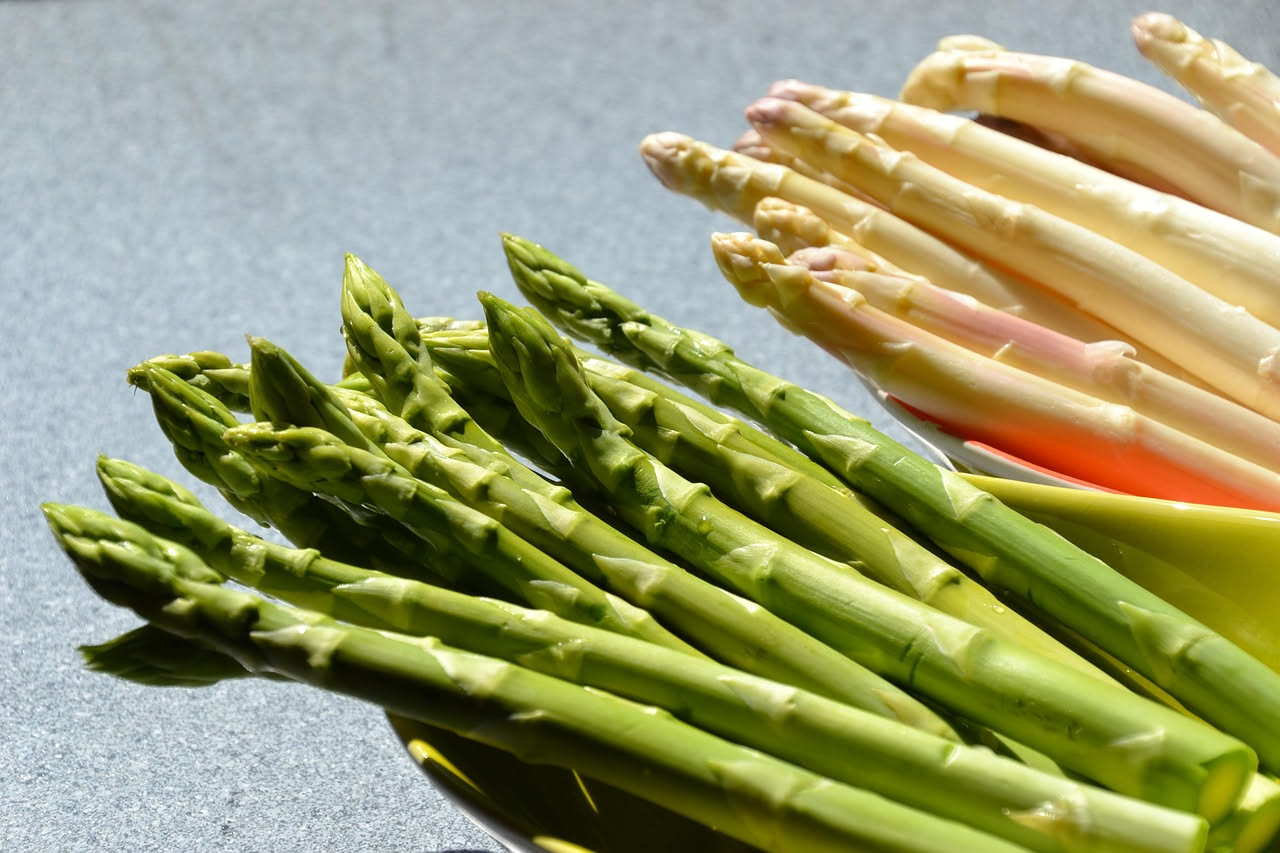 Asparagi all'aglio