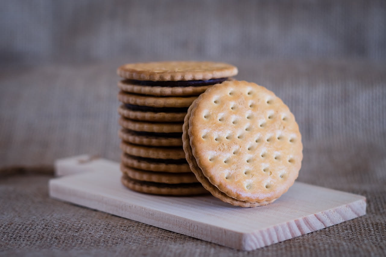 Biscotti ripieni di marmellata