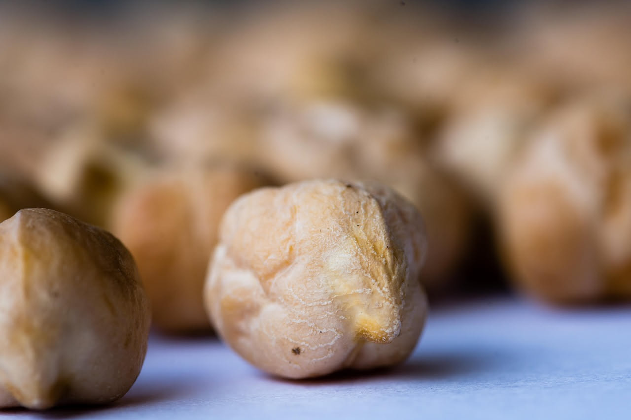 Ceci croccanti e speziati: proteine vegetali leggere che nutrono senza appesantire