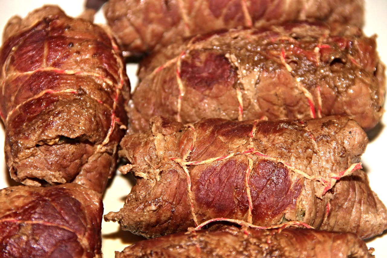Cima ripiena: rotolo di vitello morbido e succulento che nutre senza appesantire