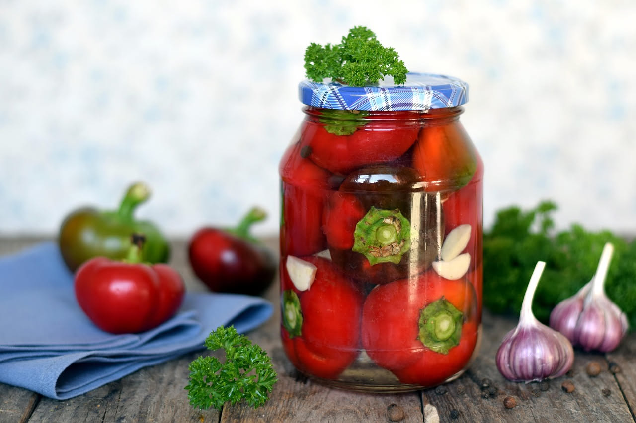 Conserva di peperoni: dolcezza naturale che nutre la pelle e rinforza le difese