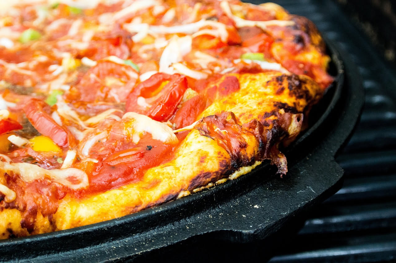 Focaccia con pomodori e cipolle