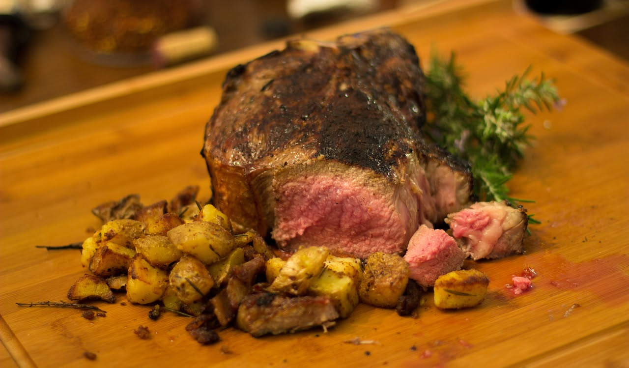 Guanciale Calabrese: carne succulenta e speziata che nutre il corpo di ferro e vitalità