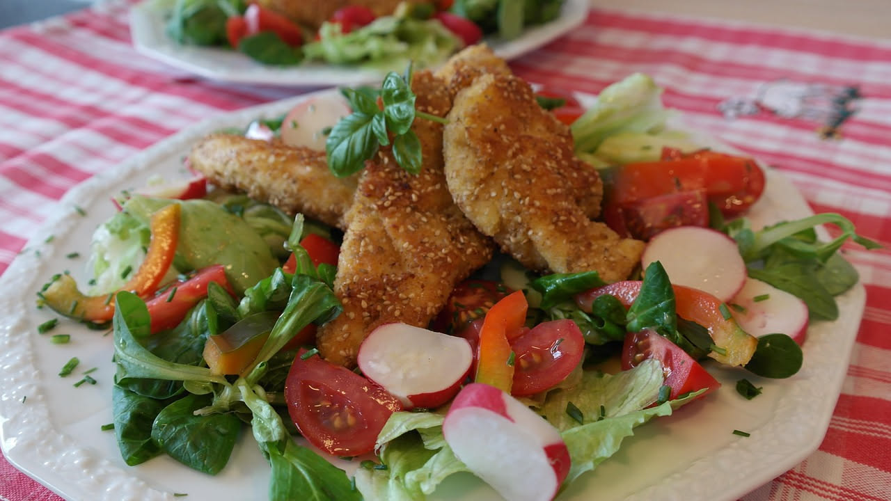 Insalata Ascolana: croccanti olive ripiene e verdure fresche per leggerezza e benessere