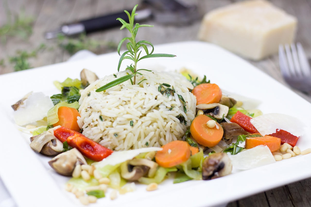 Insalata di Riso e Verdure: il pasto completo che nutre il corpo senza appesantire
