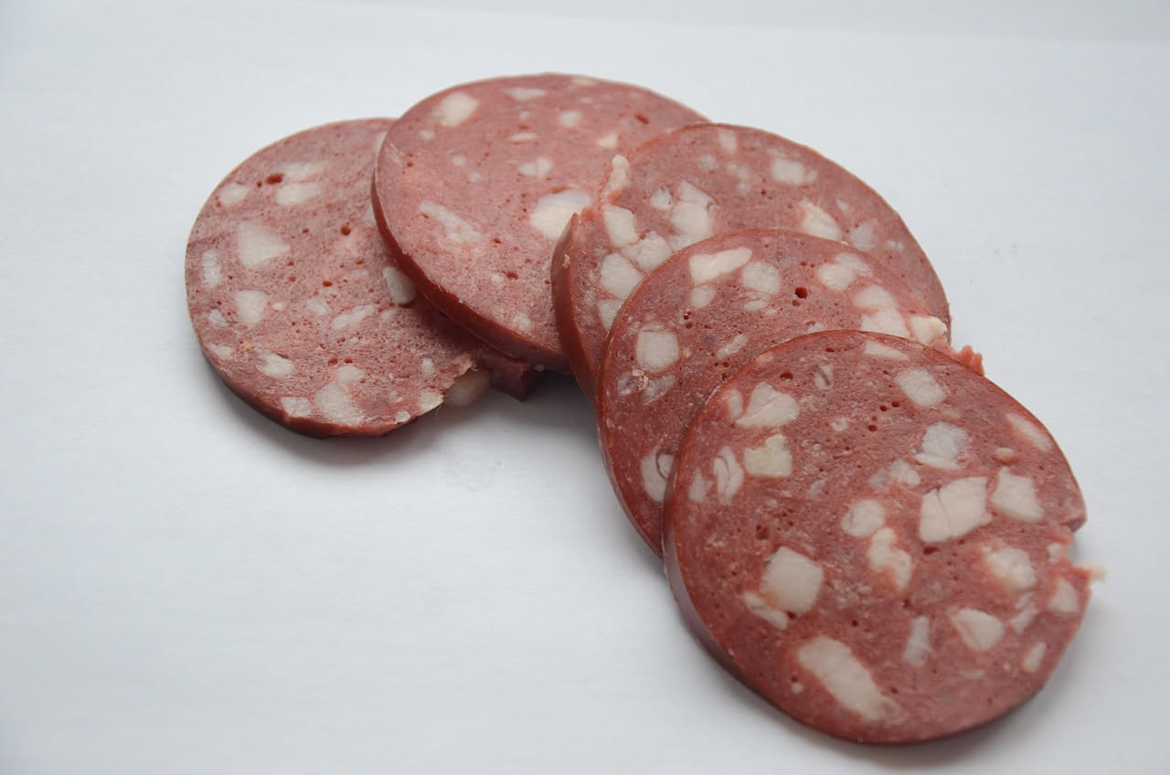 Mortadella di Ferrara: il lardo speziato che nutre con sapore autentico e leggerezza