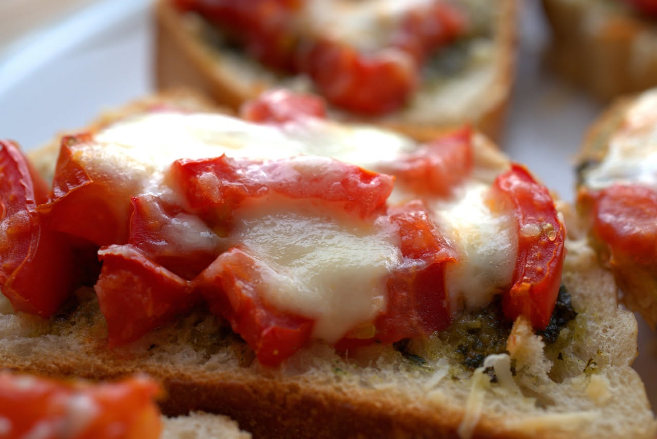 Pane tostato con pomodoro