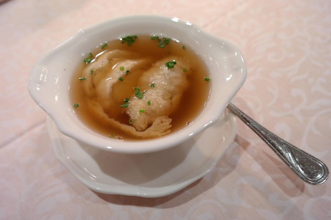 Pansotti in brodo: ravioli ripieni che nutrono con leggerezza il corpo