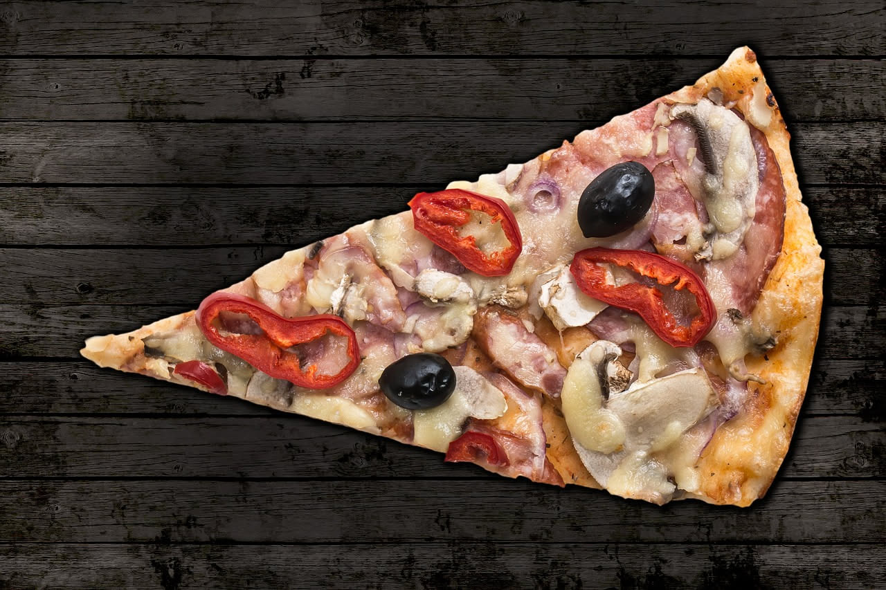 Pezzi di pizza co' l'olio