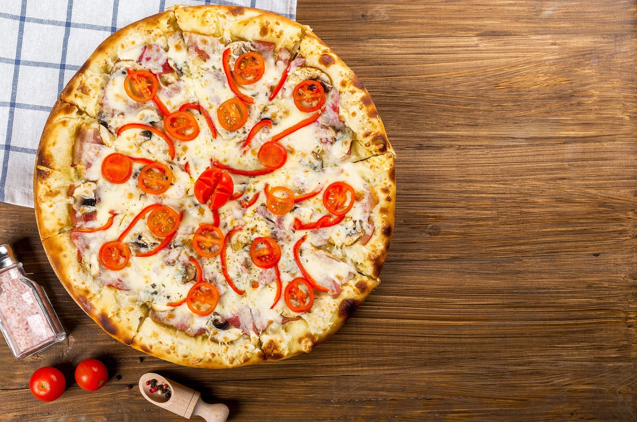 Pizza con ciccioli e pepe