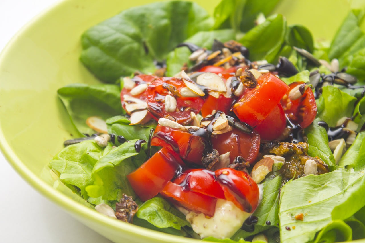 Pomi d'oro in insalata