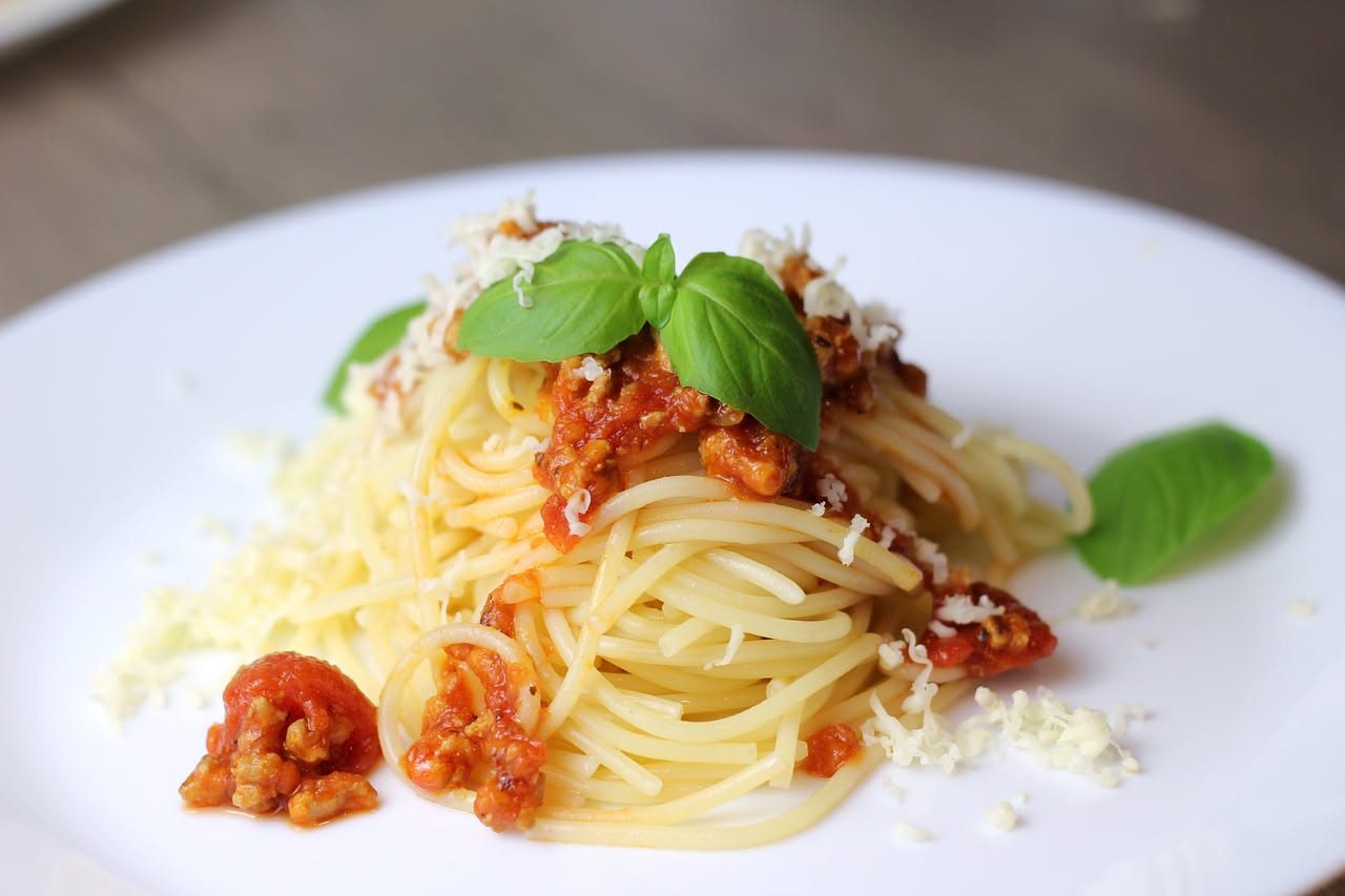 Spaghetti al sugo di tonno