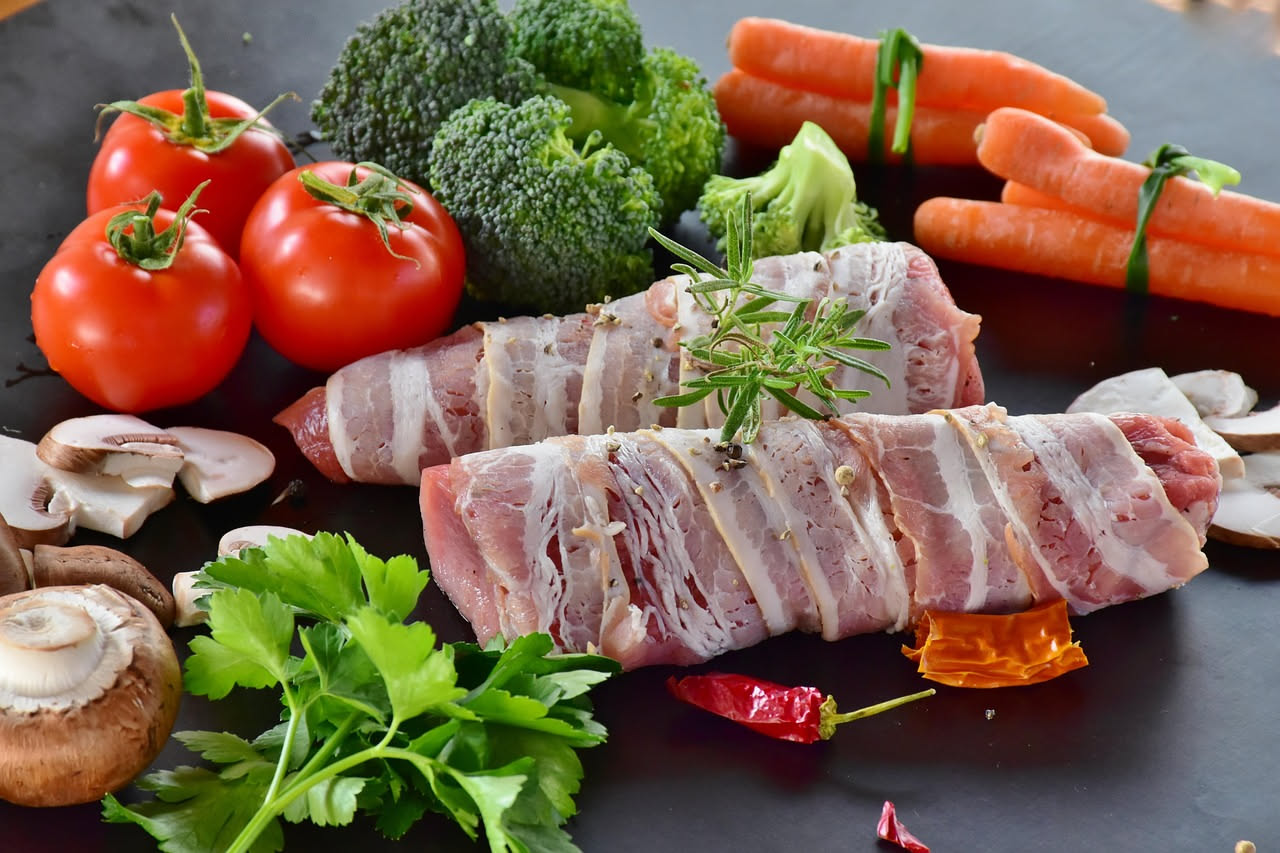 Speck di maiale: sapore affumicato che nutre muscoli e vitalità