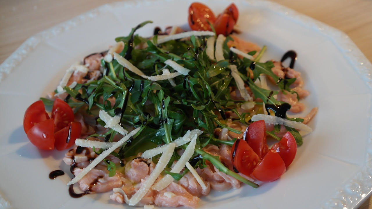 Speck e melone: il contrasto salato-dolce che rinfresca e nutre con leggerezza