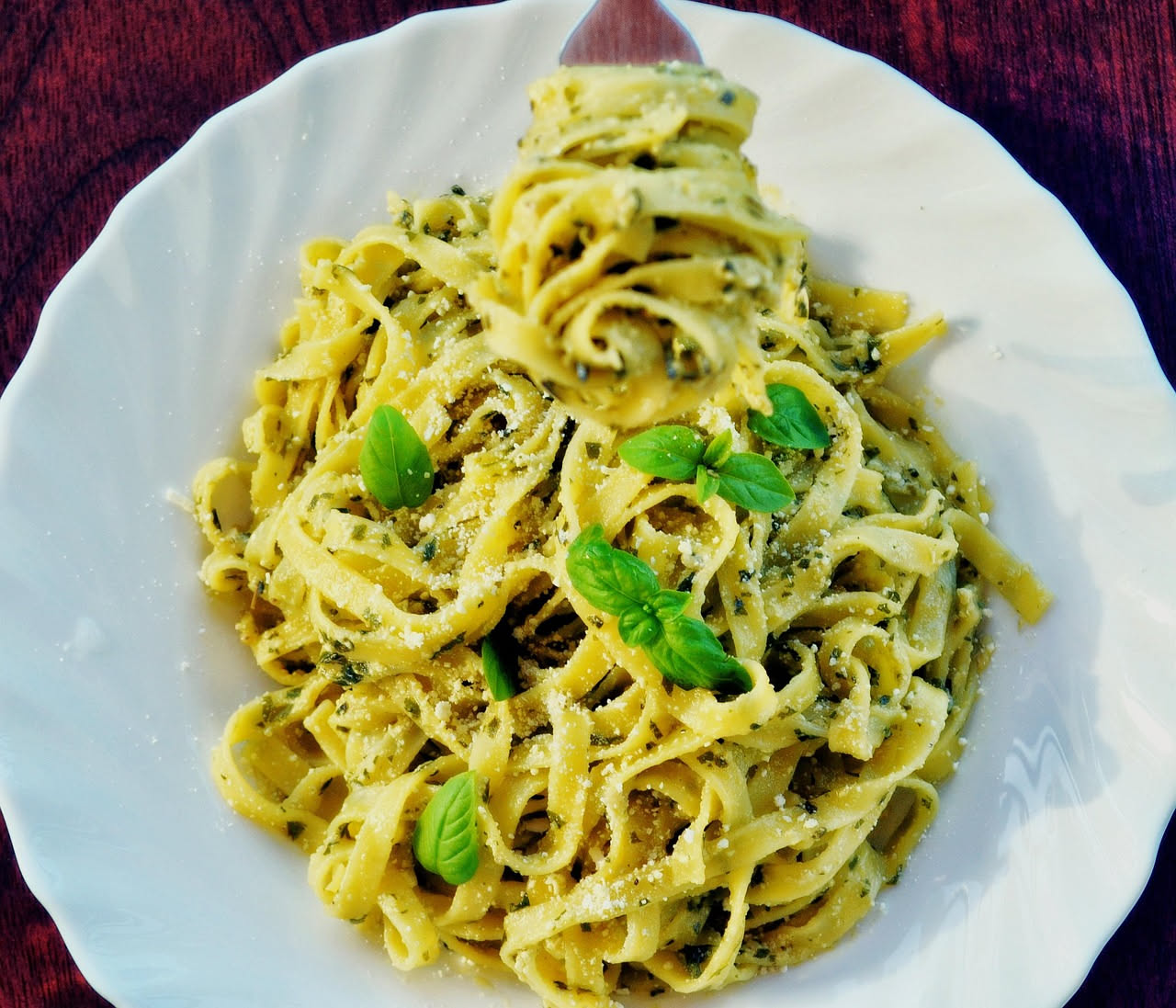 Trofie al pesto: pasta cremosa e gustosa che nutre senza appesantire