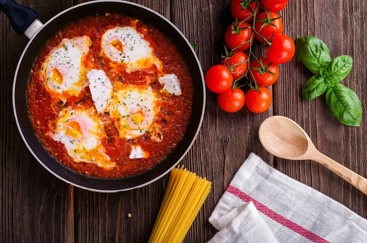 Uova al ragù: cremosità avvolgente e proteine che saziano a lungo